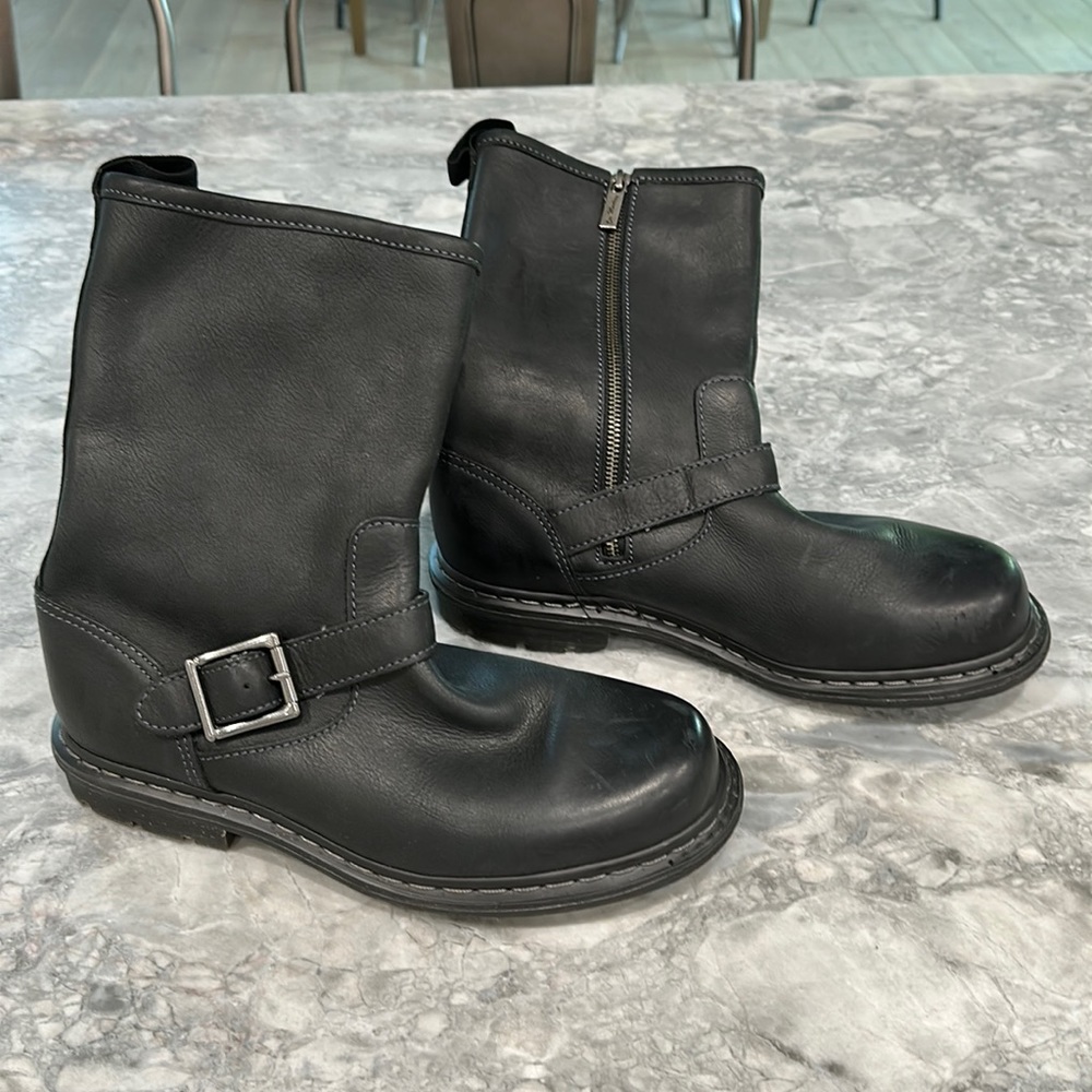Men’s Black Doc Martin boots